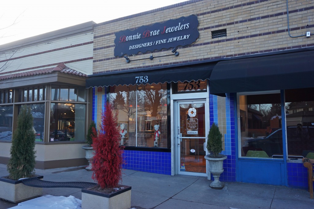 The former Bonnie Brae Jewelers storefront will be converted into an IV therapy office. Photo by George Demopoulos.