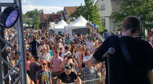 bluesBrews crowd