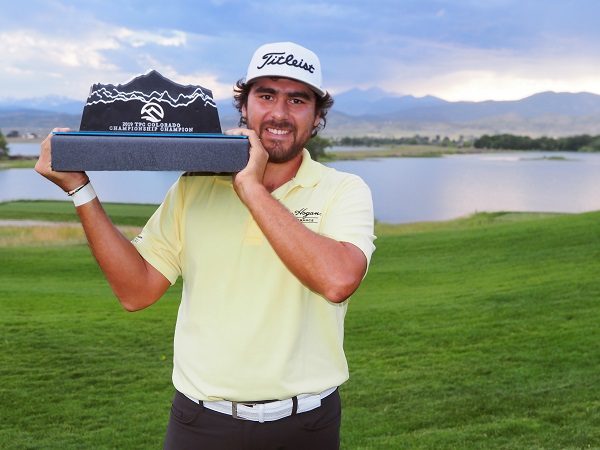 Nelson Ledesma with trophy