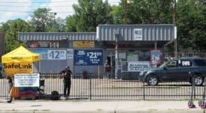 Denver lets liquor store stay open