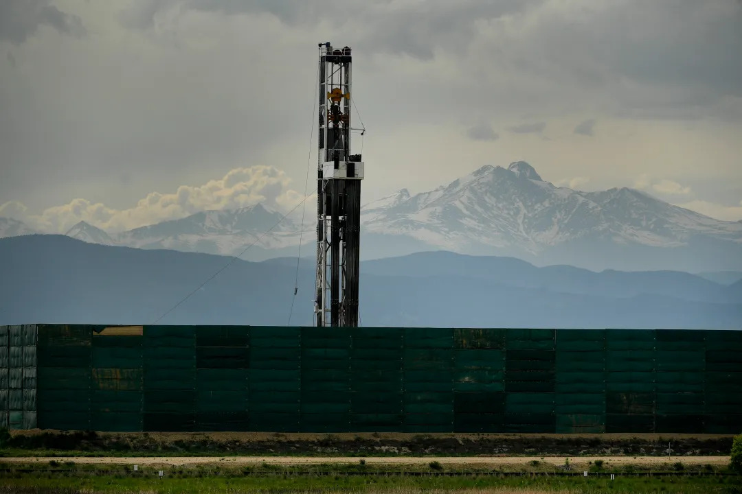gas oil drilling and fracking coming nearer to housing 2hr6168 1