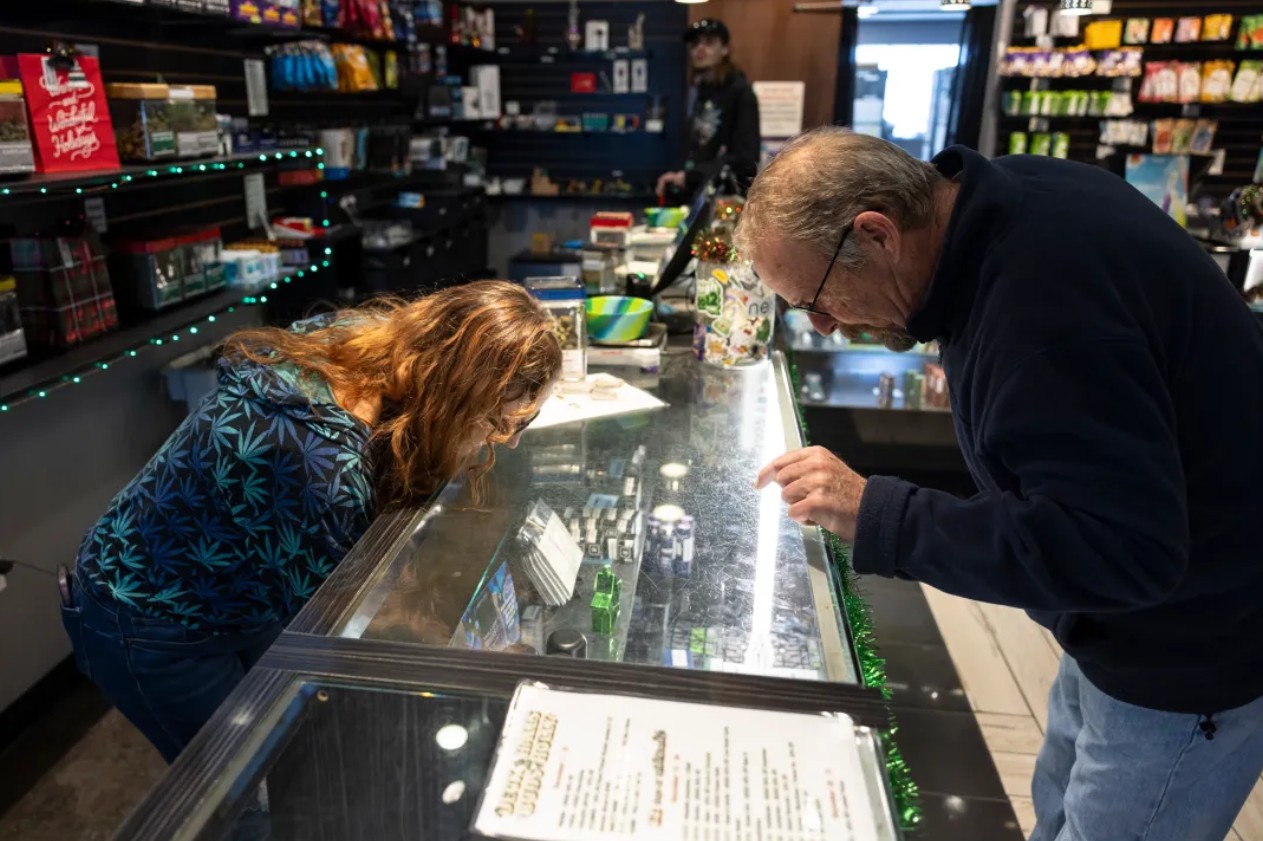 Lender says Denver firm may close dispensaries to avoid paying $11M 1 schwazze