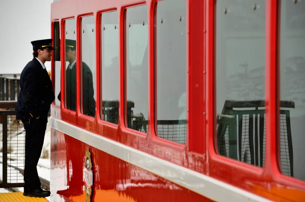 Manitou Springs says cog railway 'pressured' it into tax breaks 1 Manitou and Pikes Peak Railway