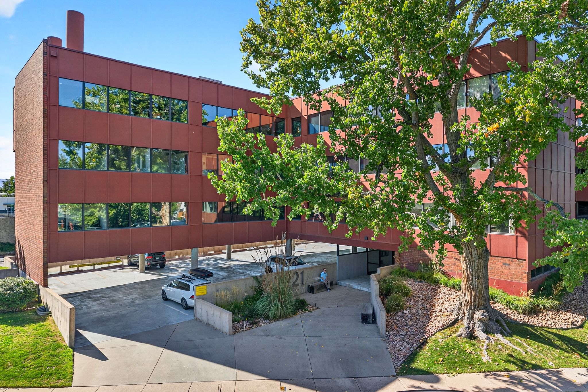 Local firm snaps up West Wash Park office building for $4.7M 2 019 JohnsonCreative 20251003142545 0127 D